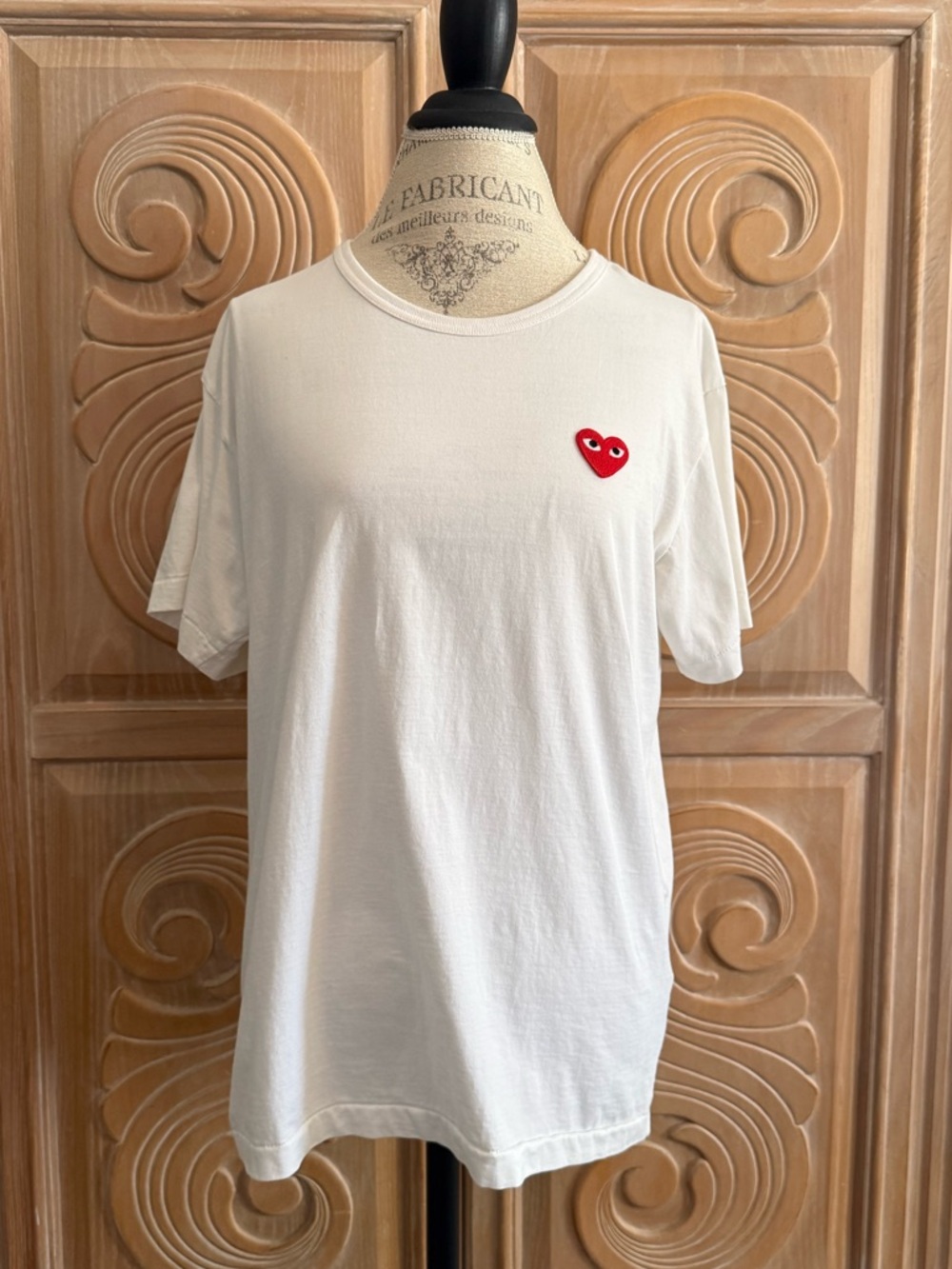 Comme des Garçons PLAY White T-Shirt with Red Heart Patch. Size XL